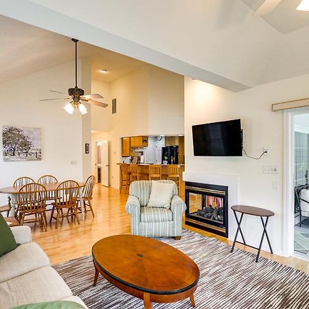 Sunny Lewes Home With Sunroom, Deck And Pond View Exterior photo