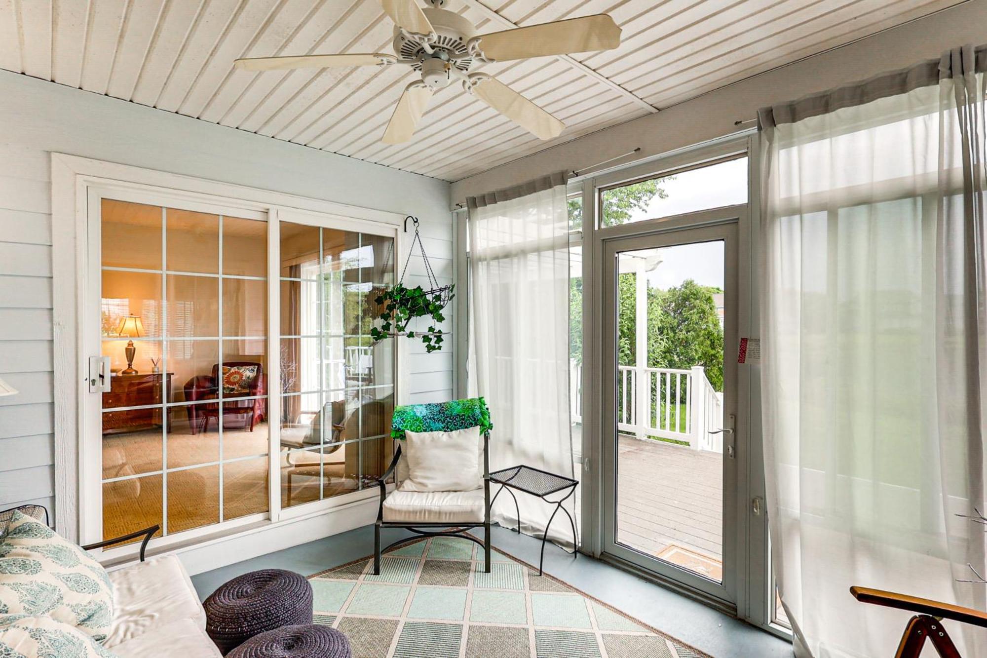 Sunny Lewes Home With Sunroom, Deck And Pond View Exterior photo