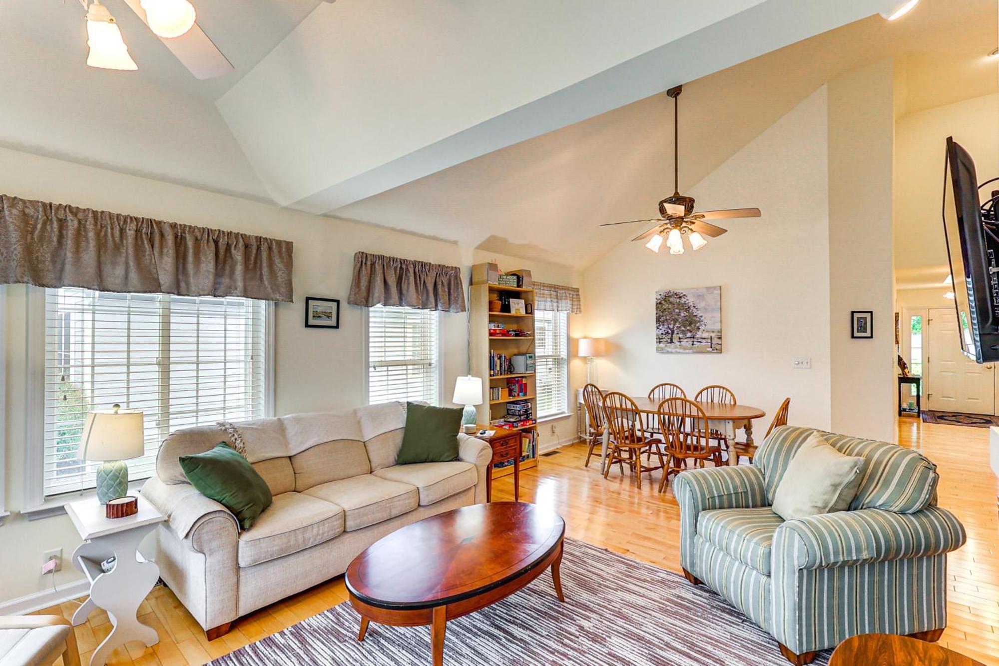 Sunny Lewes Home With Sunroom, Deck And Pond View Exterior photo