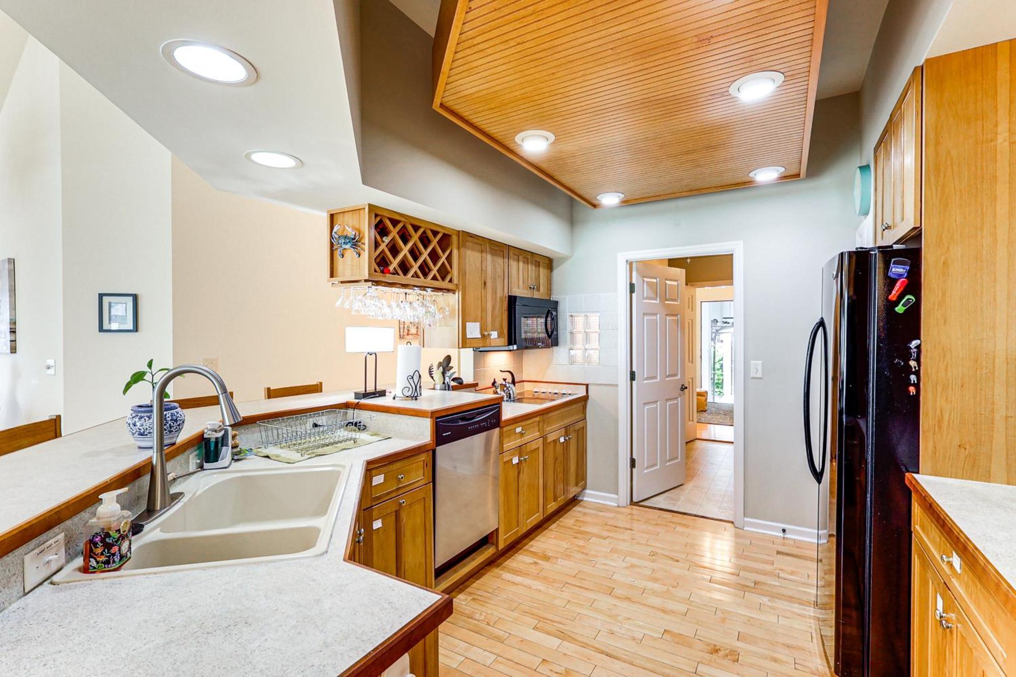 Sunny Lewes Home With Sunroom, Deck And Pond View Exterior photo