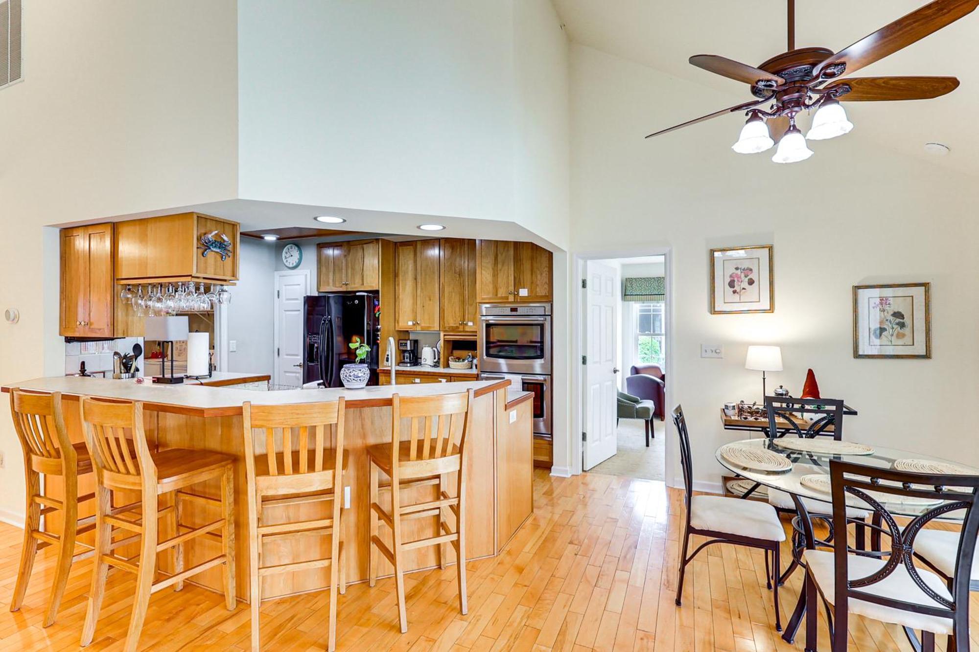 Sunny Lewes Home With Sunroom, Deck And Pond View Exterior photo