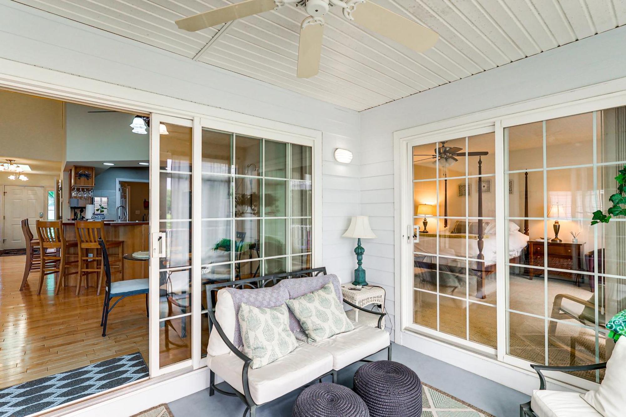 Sunny Lewes Home With Sunroom, Deck And Pond View Exterior photo